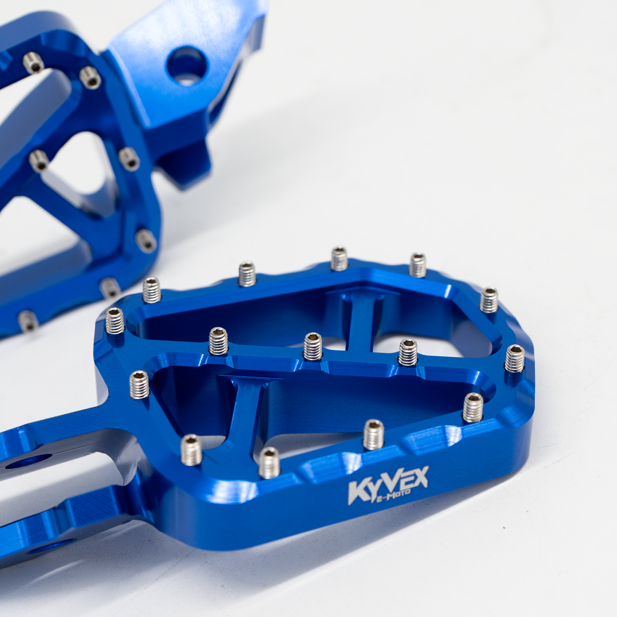 KyVex Billet Wide Foot Pegs – Surron Ultra Bee