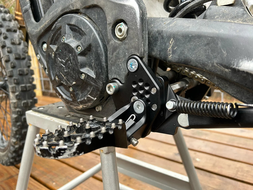 TMB Adjustable Footpeg Mounts – Arctic Leopard XE Pro S / Pro R / Enduro / Vetra