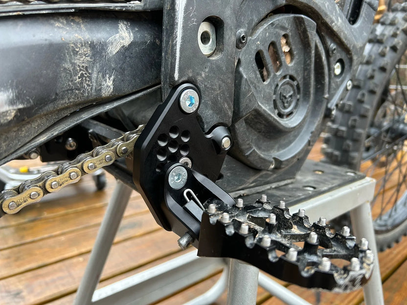 TMB Adjustable Footpeg Mounts – Arctic Leopard XE Pro S / Pro R / Enduro / Vetra