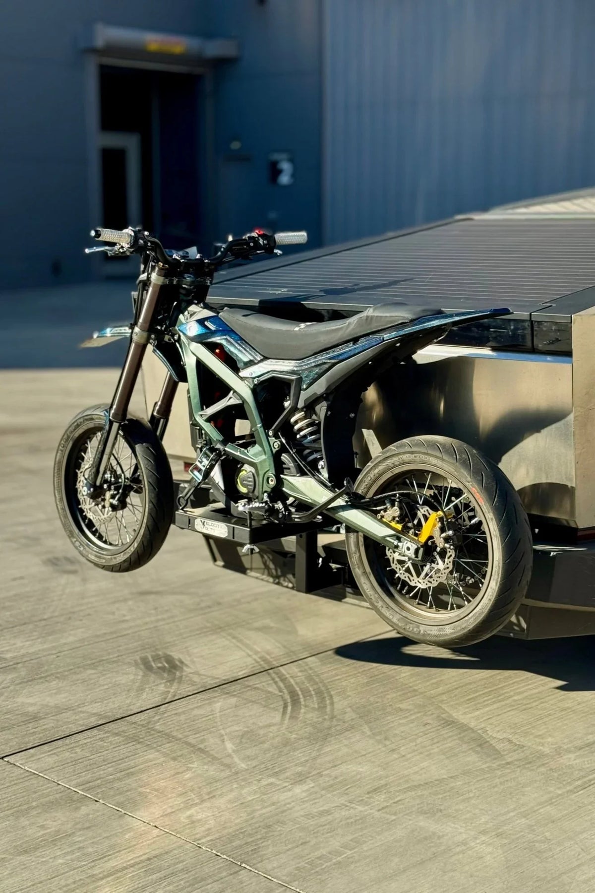 Charge Carrier – Electric Motorcycle Hitch Rack