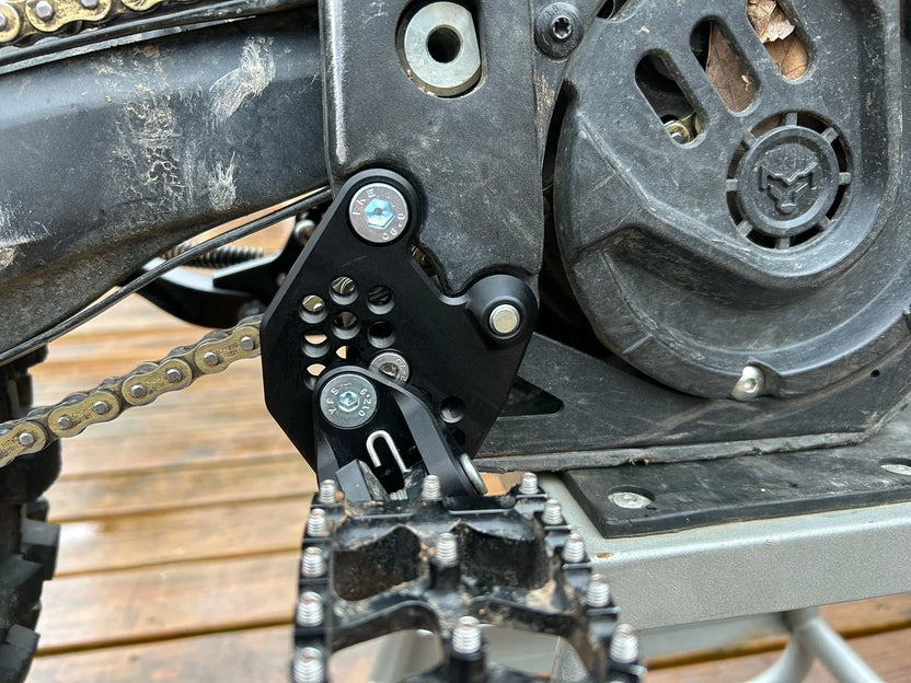 TMB Adjustable Footpeg Mounts – Arctic Leopard XE Pro S / Pro R / Enduro / Vetra