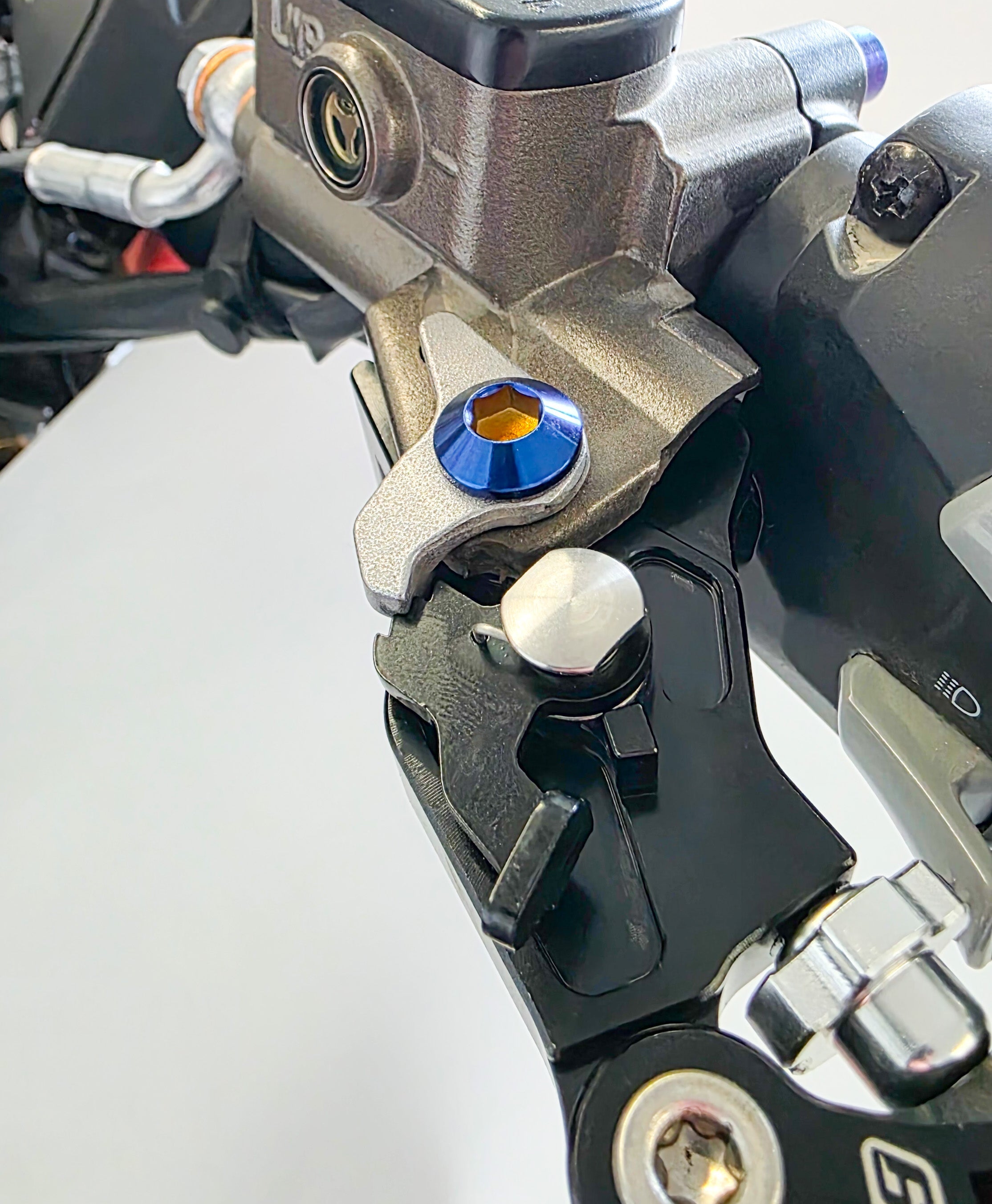 Warp9 Shorty Style Ultra Bee Lever Pivot Bolts – Titanium Upgrade